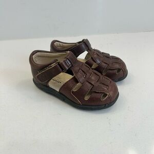 Stride Rite SRT Harper Fisherman sandals (Size 5.5m)